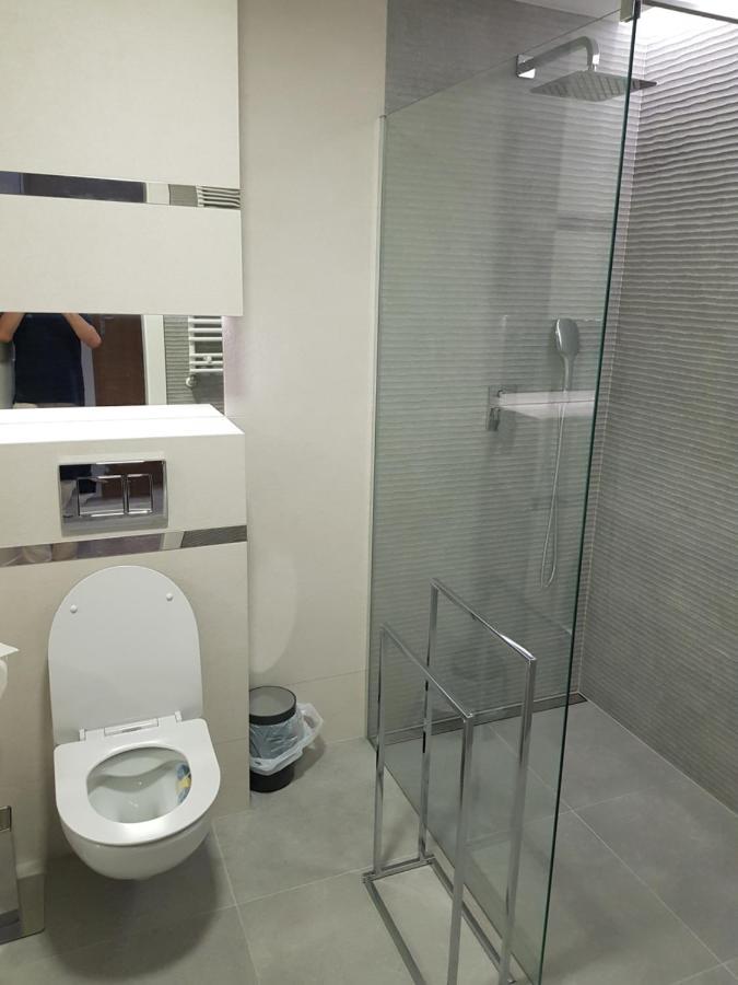 Roadway Silniczna Z Garazem Podziemnym Apartment Келце Екстериор снимка