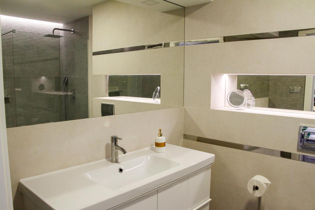 Roadway Silniczna Z Garazem Podziemnym Apartment Келце Екстериор снимка